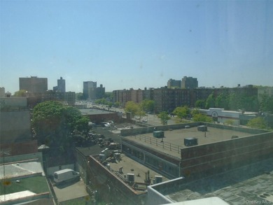 Bright and Crisp Top Floor (6th FL) Corner Studio. Featuring - photo 8