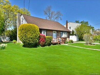 Welcome To 118 Park Lane In Massapequa, A Three-Bedroom - photo 2