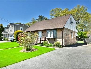 Welcome To 118 Park Lane In Massapequa, A Three-Bedroom - photo 3