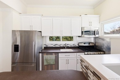 Escape to 818 Dune Road, a stunning bayfront retreat offering 70 - photo 8