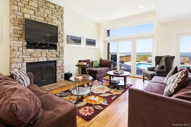 Escape to 818 Dune Road, a stunning bayfront retreat offering 70 - photo 9