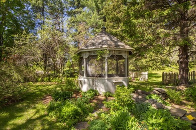Pleasant View Farm is a rare coastal Maine retreat, offering - photo 26