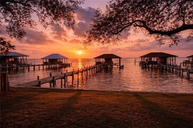Private bayfront estate on Scenic Highway 98 offering - photo 4