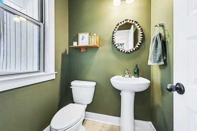 Luxury meets affordability! This stunning townhome is turn key - photo 17