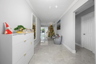 Welcome to paradise. East Hollywood's most desirable zip code - photo 14