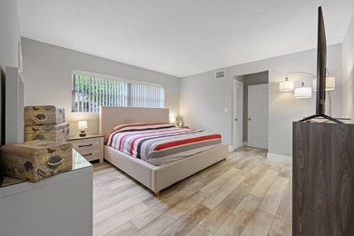 Welcome to paradise. East Hollywood's most desirable zip code - photo 31