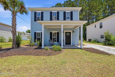 Exceptional 3-bedroom, 2.5-bath home built by respected builder - photo 1