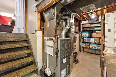 Welcome home to this spacious 3-bedroom, 1.5-bath split-level - photo 41