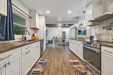Could this be your dream home? Fully renovated with charming - photo 12