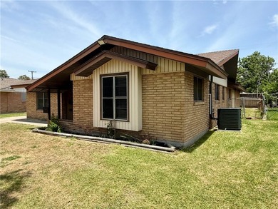 Welcome to this conveniently located 3-bedroom, 2-bath home - photo 14
