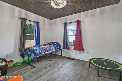 Could this be your dream home? Fully renovated with charming - photo 14