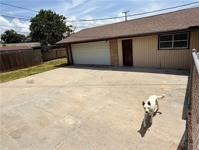 Welcome to this conveniently located 3-bedroom, 2-bath home - photo 17