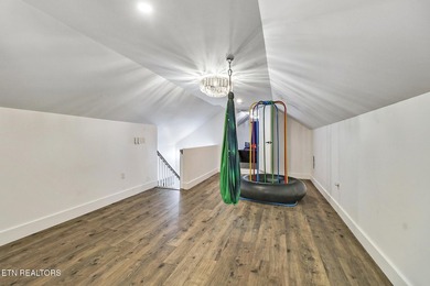Could this be your dream home? Fully renovated with charming - photo 27