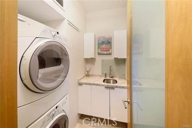 Panoramic Catalina Island views from this turn-key, SINGLE-LEVEL - photo 20