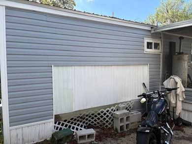 Looking for a project with upside? This 1 bedroom, 1 bath home - photo 12
