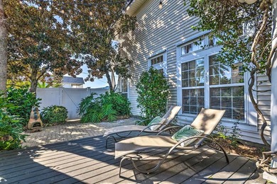 Turnkey, fully furnished and income-producing, this Destin - photo 2