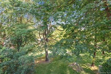 Nestled on a quiet cul-de-sac within the prestigious Estates I - photo 17
