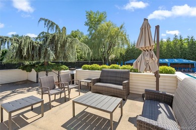 Nestled on a quiet cul-de-sac within the prestigious Estates I - photo 18