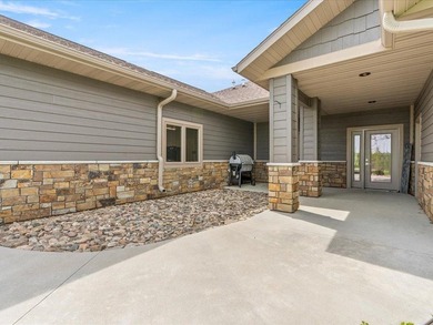This beautiful Blueberry Pines Estates home has a private, end - photo 3