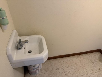 This nice 2800 sf church building is ready for whatever use you - photo 18