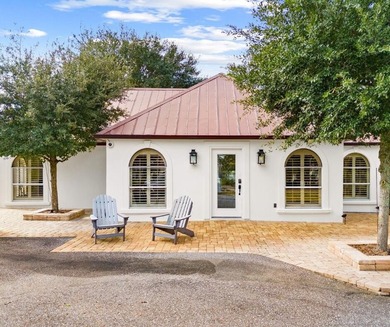 Open your business in this stand alone building directly on 30A! - photo 1