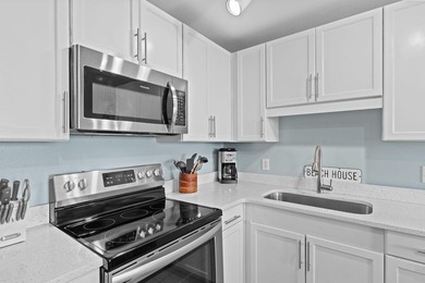 Welcome to this well-kept, updated Laketown Wharf residence - photo 8