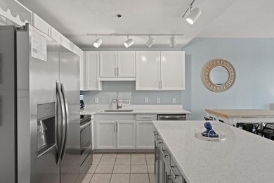 Welcome to this well-kept, updated Laketown Wharf residence - photo 9