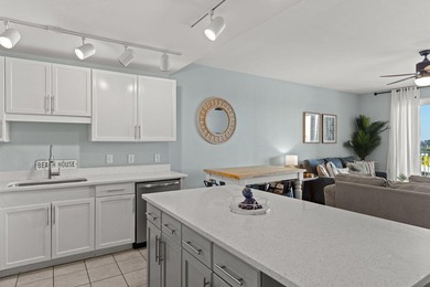Welcome to this well-kept, updated Laketown Wharf residence - photo 10