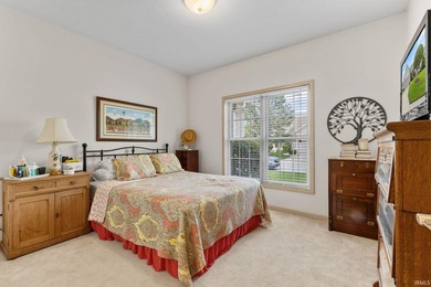 Welcome to effortless living in the desirable River Park Villas! - photo 16