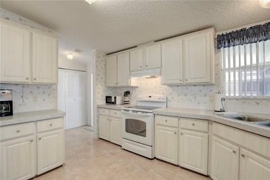 Offers sturdy 2x6 construction. Fully furnished residence - photo 7