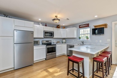 Welcome to this 3-bedroom, 2 bath ranch set on a shy acre (92) - photo 7