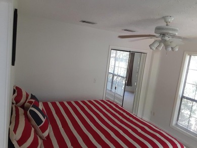 Tucked away on Choctawhatchee Bay, this charming Florida cottage - photo 7