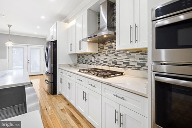 Must-see 3-4 bedroom, 3.5-bath home in lively Pennsport, where - photo 4