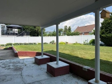 Beautiful, move-in-ready High Ranch featuring 3 bedrooms, a - photo 18
