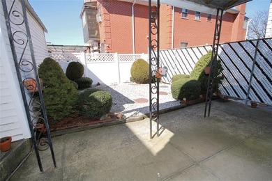 Opportunity-Filled Single-Family Home in Bensonhurst - 3 - photo 24