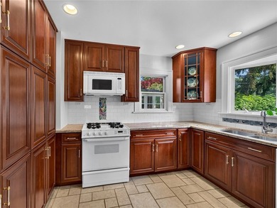 ***OPEN HOUSE THURSDAY 7/16 FROM 4-6PM*** Welcome home to this - photo 5