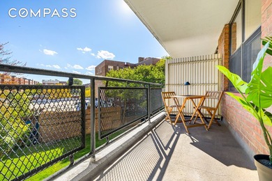 Back on the market! 4M is a delightfully reimagined one-bedroom - photo 3