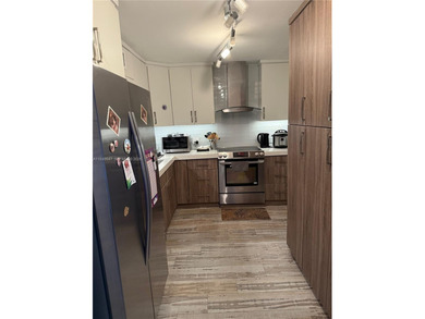 Wake up to breathtaking, unobstructed Intracoastal and Miami