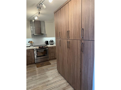 Wake up to breathtaking, unobstructed Intracoastal and Miami