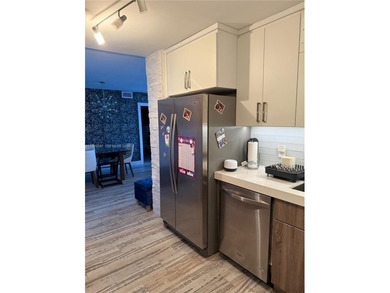 Wake up to breathtaking, unobstructed Intracoastal and Miami