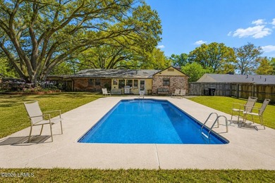 NO HOA community: This single-story home is in a great biking - photo 1