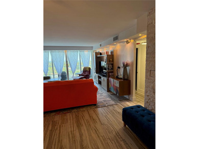 Wake up to breathtaking, unobstructed Intracoastal and Miami