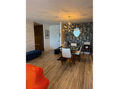 Wake up to breathtaking, unobstructed Intracoastal and Miami