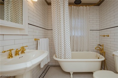 Historic Seminole Park gem in the heart of Fort Myers, just