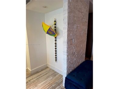 Wake up to breathtaking, unobstructed Intracoastal and Miami