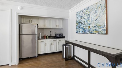 One of the most stunning condos at Hathaway Towers also offers - photo 32