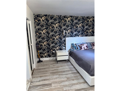 Wake up to breathtaking, unobstructed Intracoastal and Miami