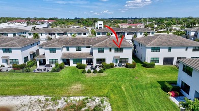 Step into this stunning 3-bedroom, 2.5-bath End-unit townhome - photo 38