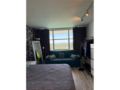 Wake up to breathtaking, unobstructed Intracoastal and Miami