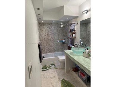 Wake up to breathtaking, unobstructed Intracoastal and Miami